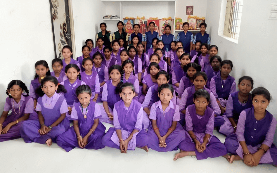 GROUP PHOTO-UNIFORM - SAMPRADAYA PATATASALA